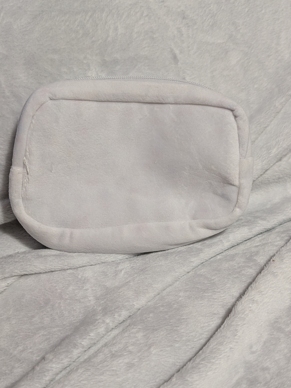 Sanrio Hello Kitty Classic White Plush Pouch - Picture 2 of 3